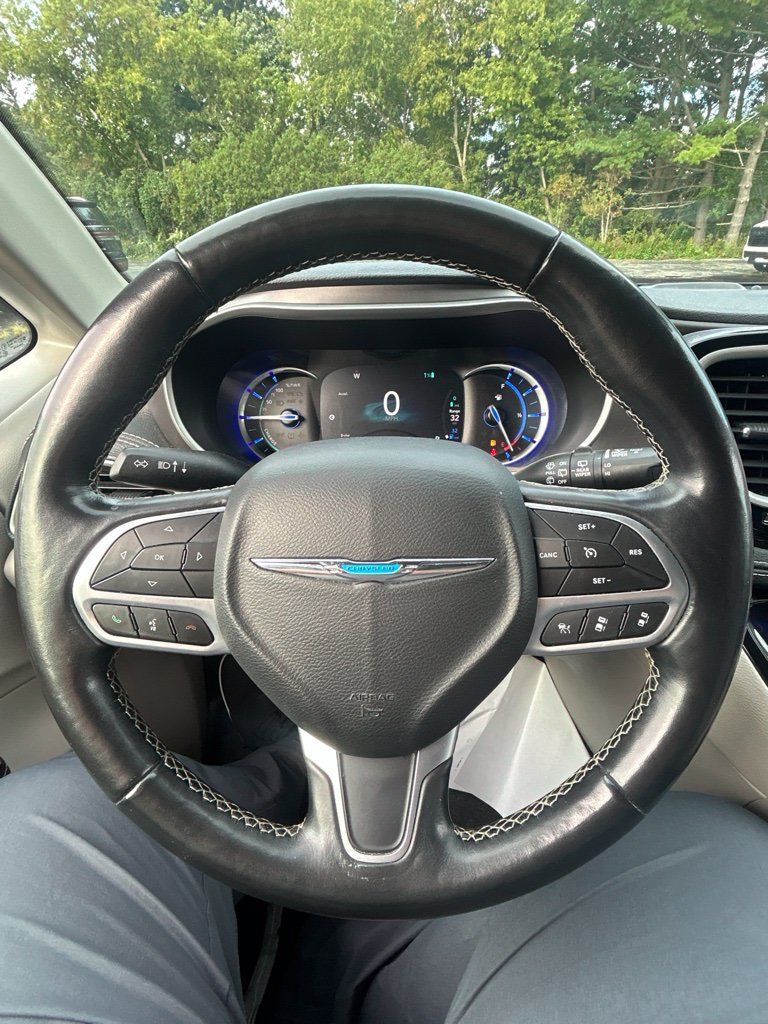 Used 2021 Chrysler Pacifica Touring-L FWD image 14