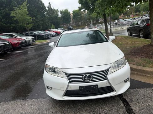 Used 2014 Lexus ES 350 w/ Luxury Package FWD image 4