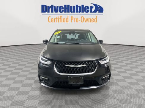 Used 2024 Chrysler Pacifica Touring-L image 3