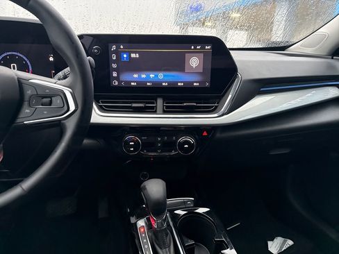 Used 2025 Chevrolet Trax LT w/ LT Convenience Package image 20