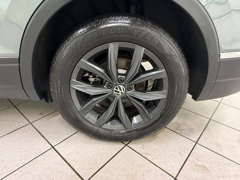 Used 2024 Volkswagen Tiguan SE image 13
