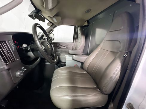 Used 2020 Chevrolet Express 3500 Extended w/ Driver Convenience Package RWD image 14