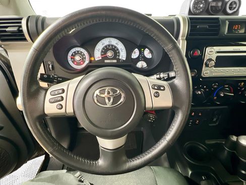 Used 2013 Toyota FJ Cruiser 4WD image 17