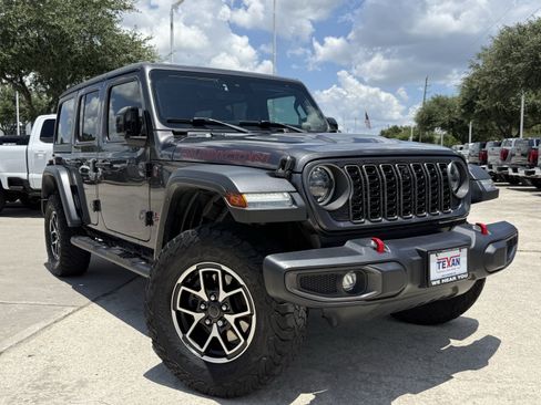 Used 2024 Jeep Wrangler Unlimited Rubicon w/ Technology Group AWD/4WD image 2