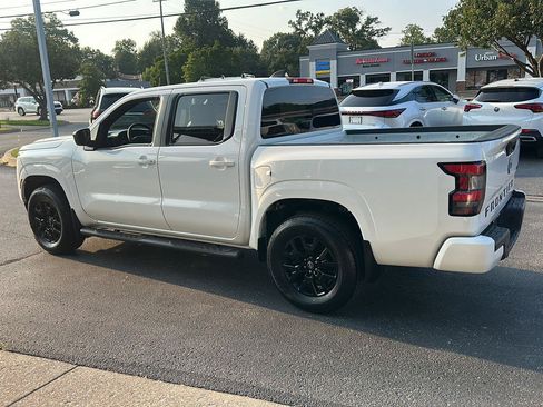 Used 2023 Nissan Frontier SV w/ Midnight Edition Package AWD/4WD image 5