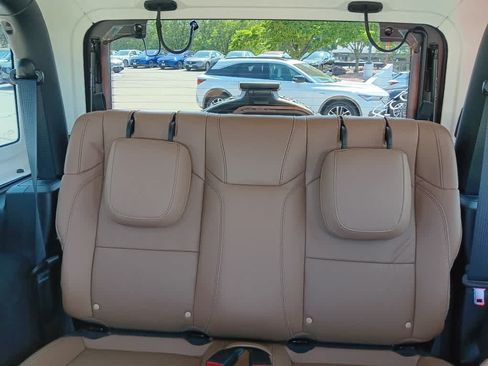 Used 2021 Jeep Wrangler Rubicon AWD/4WD image 12