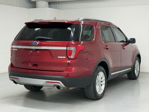 Used 2017 Ford Explorer XLT w/ Equipment Group 202A FWD image 5