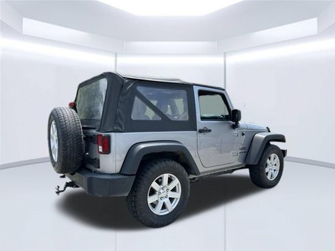 Used 2018 Jeep Wrangler Sport w/ Connectivity Group AWD/4WD image 3