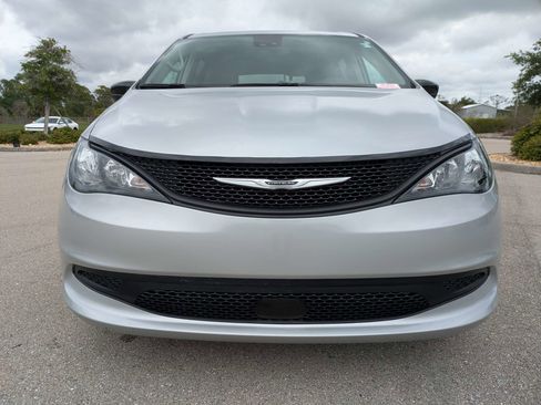 Used 2024 Chrysler Voyager LX FWD image 3