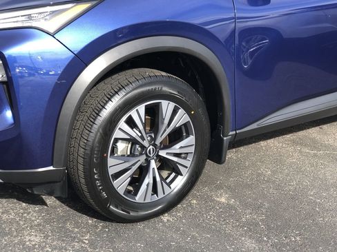 Used 2023 Nissan Rogue SV w/ SV Premium B Package image 2