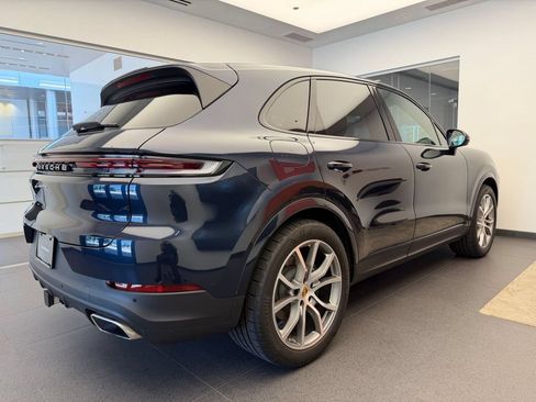 Used 2024 Porsche Cayenne AWD/4WD image 7