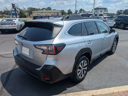 Used 2025 Subaru Outback Premium AWD/4WD image 5