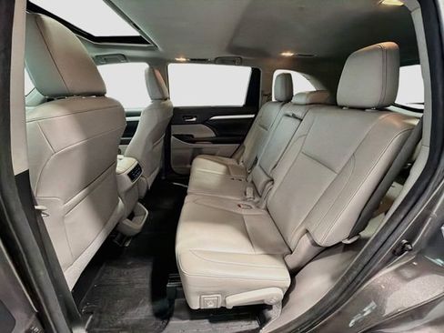 Used 2016 Toyota Highlander XLE AWD/4WD image 21
