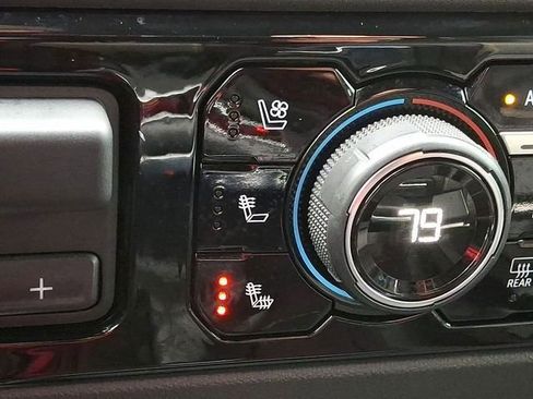 Used 2022 Chevrolet Silverado 1500 ZR2 w/ Technology Package image 16