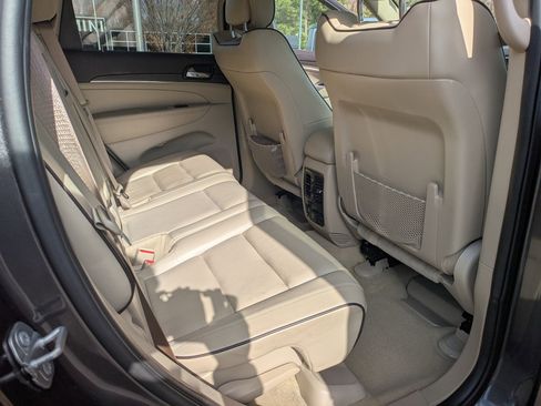 Used 2020 Jeep Grand Cherokee Overland image 25