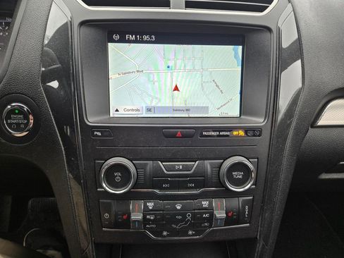 Used 2019 Ford Explorer XLT w/ Equipment Group 202A AWD/4WD image 10