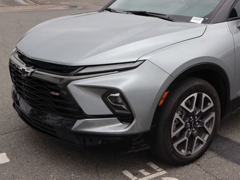 Used 2024 Chevrolet Blazer RS w/ Driver Confidence II Package FWD image 17
