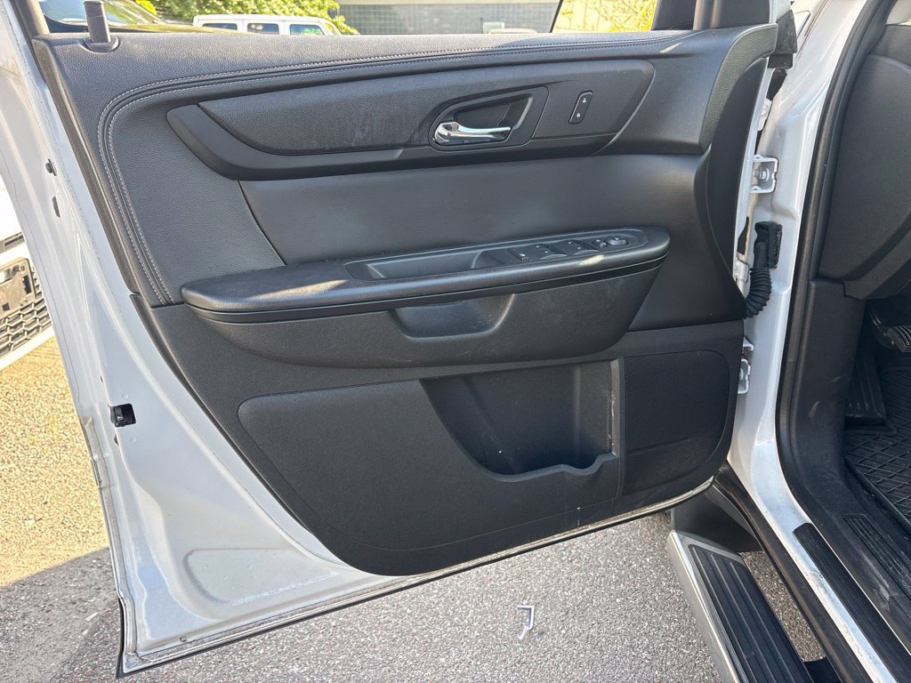 Used 2016 GMC Acadia SLE FWD image 11
