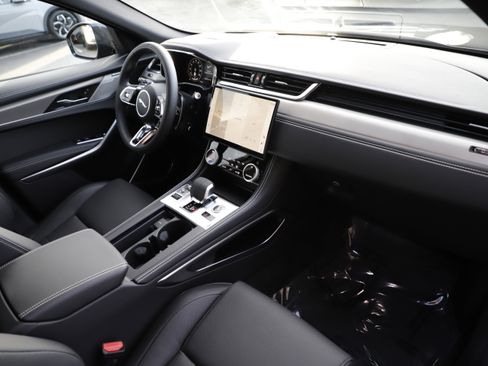 New 2026 Jaguar F-PACE R-Dynamic S image 9