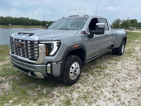 Used 2025 GMC Sierra 3500 Denali w/ Denali Reserve Package AWD/4WD image 1
