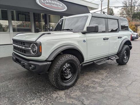 Used 2023 Ford Bronco Black Diamond image 1