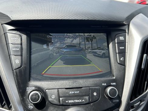 Used 2017 Hyundai Veloster Value Edition image 11