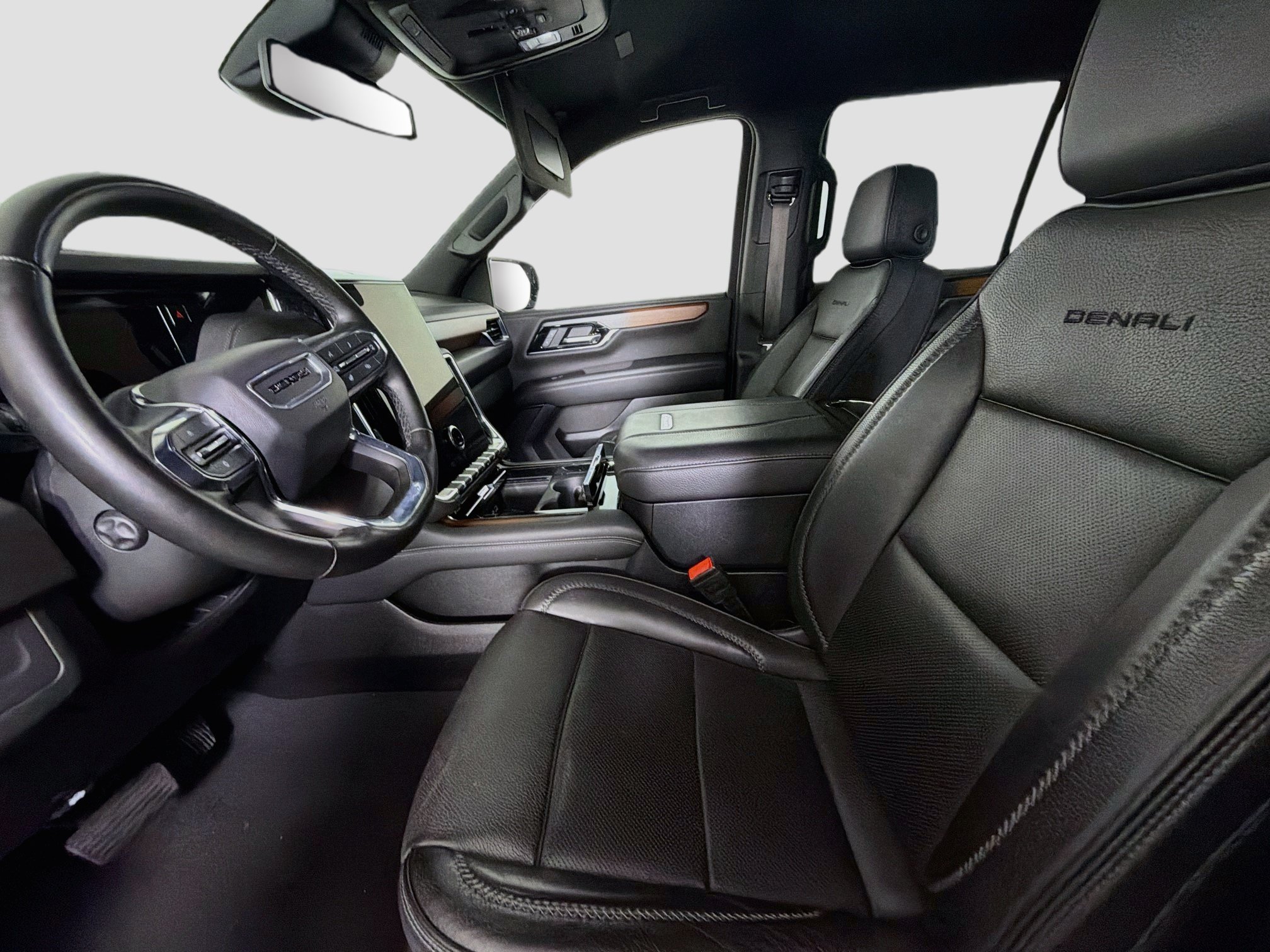 Used 2025 GMC Yukon Denali RWD image 13