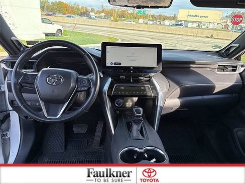 Used 2023 Toyota Venza Limited image 18