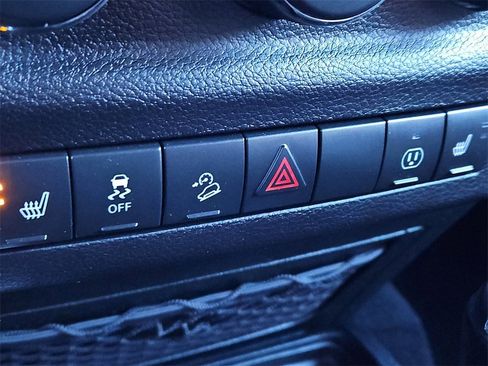 Used 2017 Jeep Wrangler Sahara w/ Connectivity Group image 15