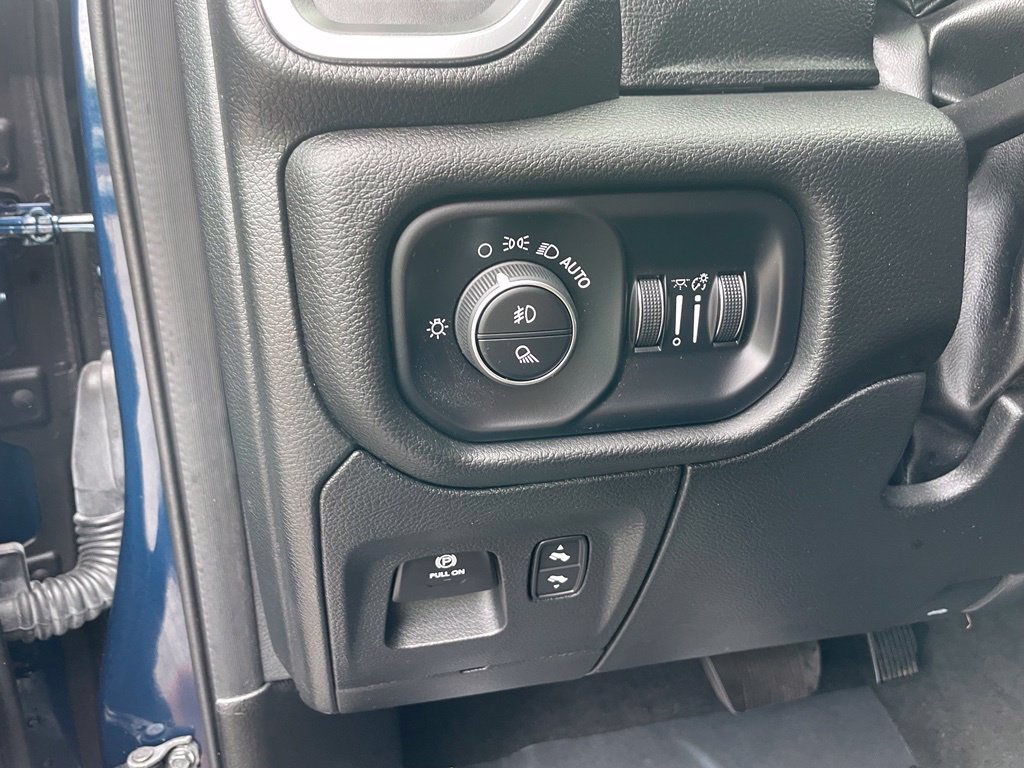 Used 2024 RAM 1500 Laramie AWD/4WD image 11