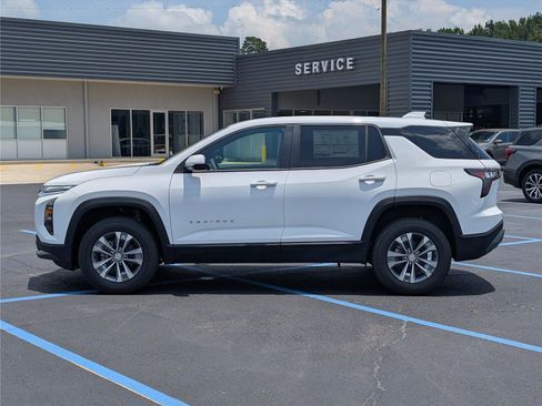New 2026 Chevrolet Equinox LT FWD image 2