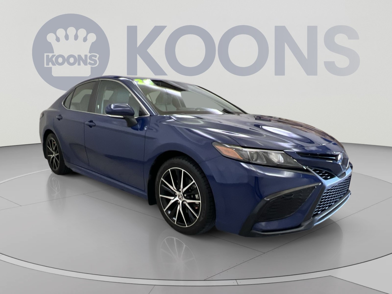 Used 2023 Toyota Camry SE w/ Cold Weather Package FWD image 2