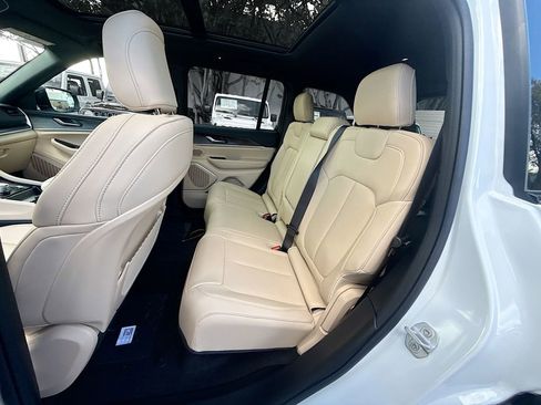 New 2026 Jeep Grand Cherokee Limited w/ Luxury Tech Group II AWD/4WD image 26