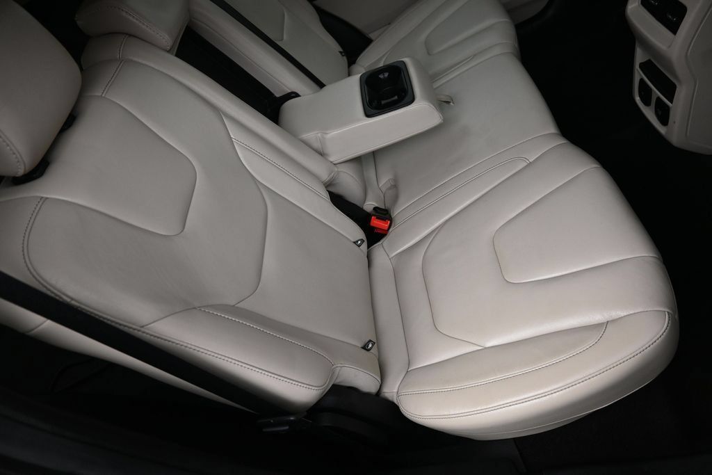 Used 2020 Ford Edge Titanium AWD/4WD image 23