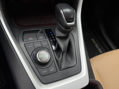 Used 2019 Toyota RAV4 Limited w/ Cold Weather Package AWD/4WD image 19