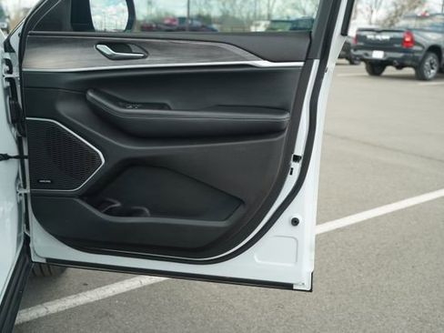 Used 2022 Jeep Grand Cherokee L Limited image 22