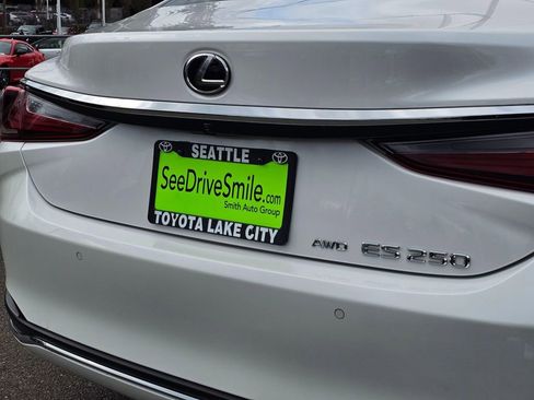 Used 2023 Lexus ES 250 w/ Premium Package image 14