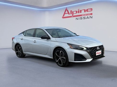 Used 2024 Nissan Altima 2.5 SR FWD image 7