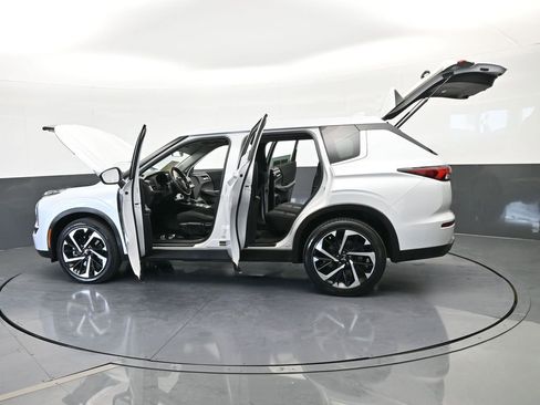 Used 2022 Mitsubishi Outlander ES image 70