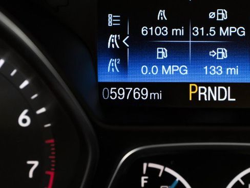 Used 2018 Ford Focus SE w/ SE Appearance Package image 18