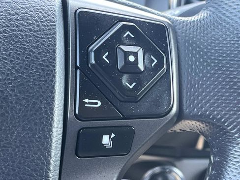 Used 2018 Toyota Tacoma TRD Off-Road AWD/4WD image 34