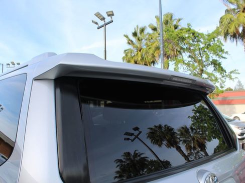 Used 2017 Toyota 4Runner SR5 Premium image 17