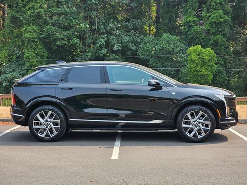 New 2026 Cadillac Optiq Luxury 2 AWD/4WD image 6