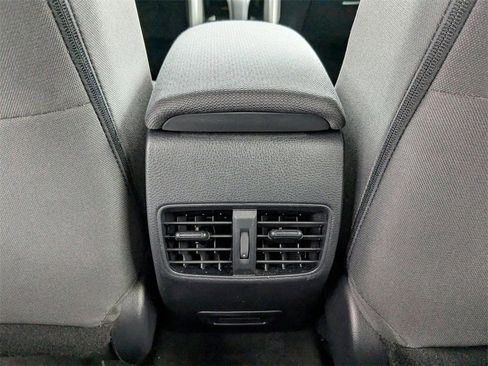 Used 2024 Toyota Corolla Cross LE image 31