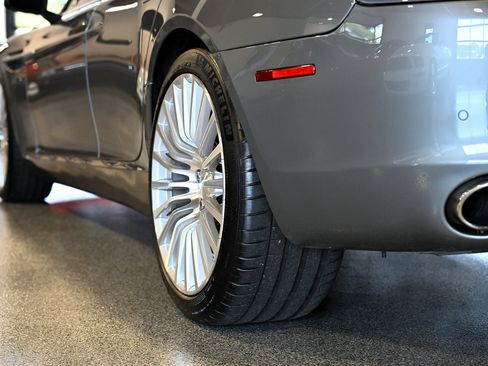 Used 2011 Aston Martin Rapide RWD image 18