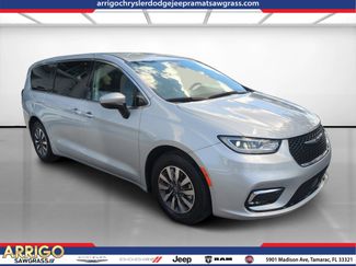 Certified 2023 Chrysler Pacifica Touring-L video 1