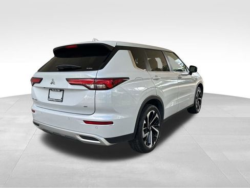 Used 2024 Mitsubishi Outlander SE AWD/4WD image 3