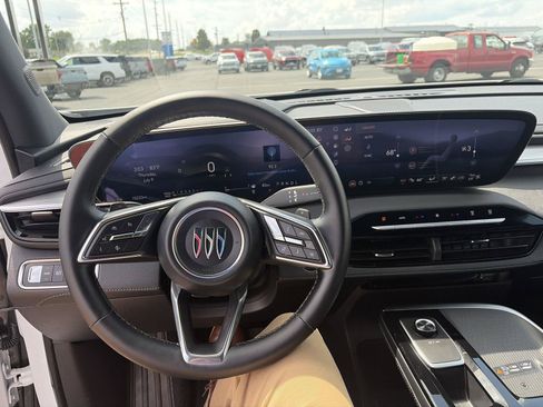 Used 2025 Buick Enclave Preferred FWD image 22