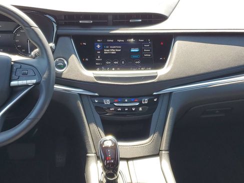Certified 2025 Cadillac XT6 Luxury AWD/4WD image 24