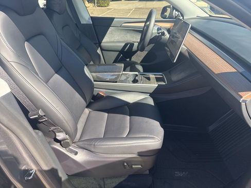 Used 2025 Tesla Model Y Long Range image 13